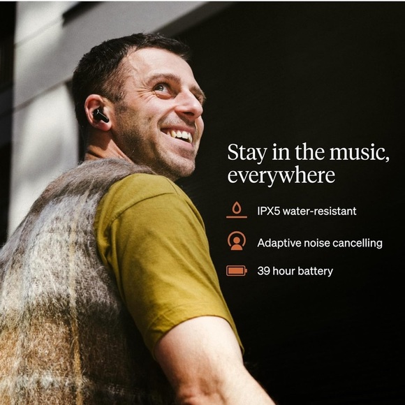 Cambridge Black Earbud Headphones - Picture 5 of 7